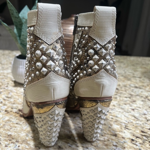Frye White Leather Remy Studded & Beaded Gold Silver Block Heel Ankle Boots 9.5M - Picture 12 of 16
